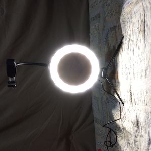 Tabletop ring light with phone stand